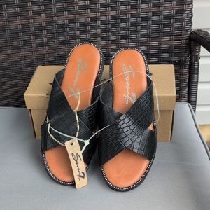 Seven7 Black Croc-Embossed Women's Sandals